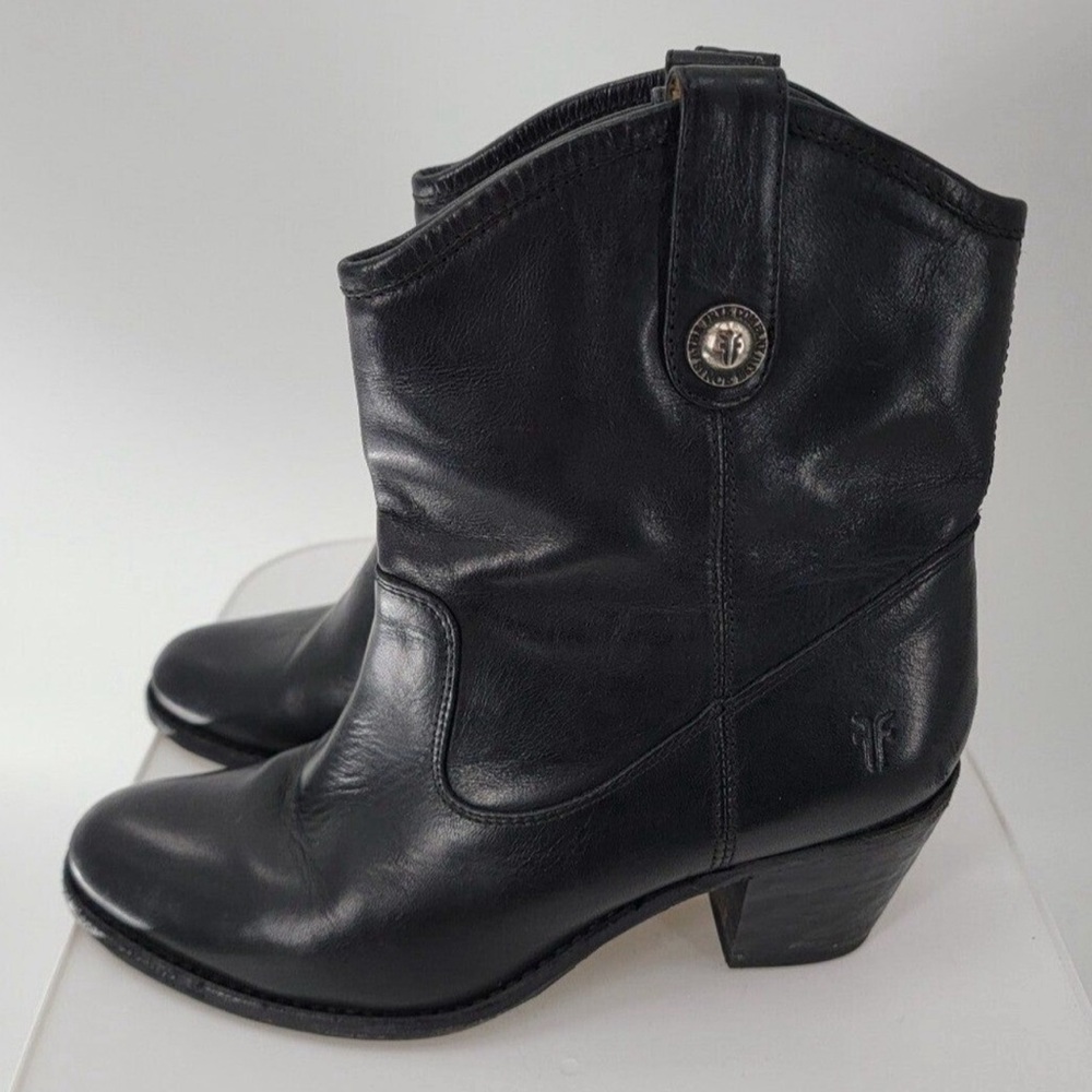 Frye Jackie Button Short, black leather boots. Size 8. Excellent condition.